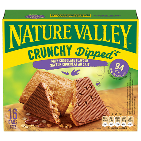 Scatola delle barrette di cioccolato al latte Nature Valley Crunchy Dipped, con 16 barrette e informazioni nutrizionali sul fronte.